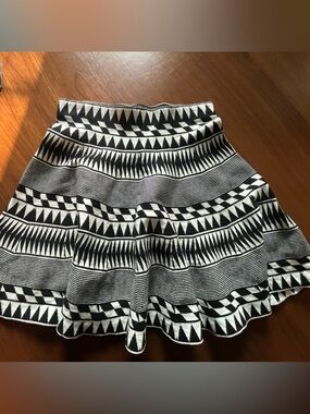 Francesca's Collections Black & White Geometric Scalloped Skater Skirt